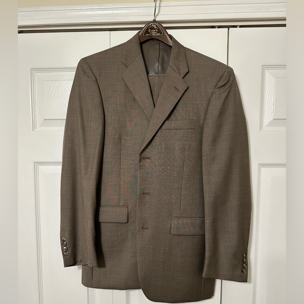 Axcess by Claiborne, Taupe 38R suit 32x32, 100% wool, excellent condition